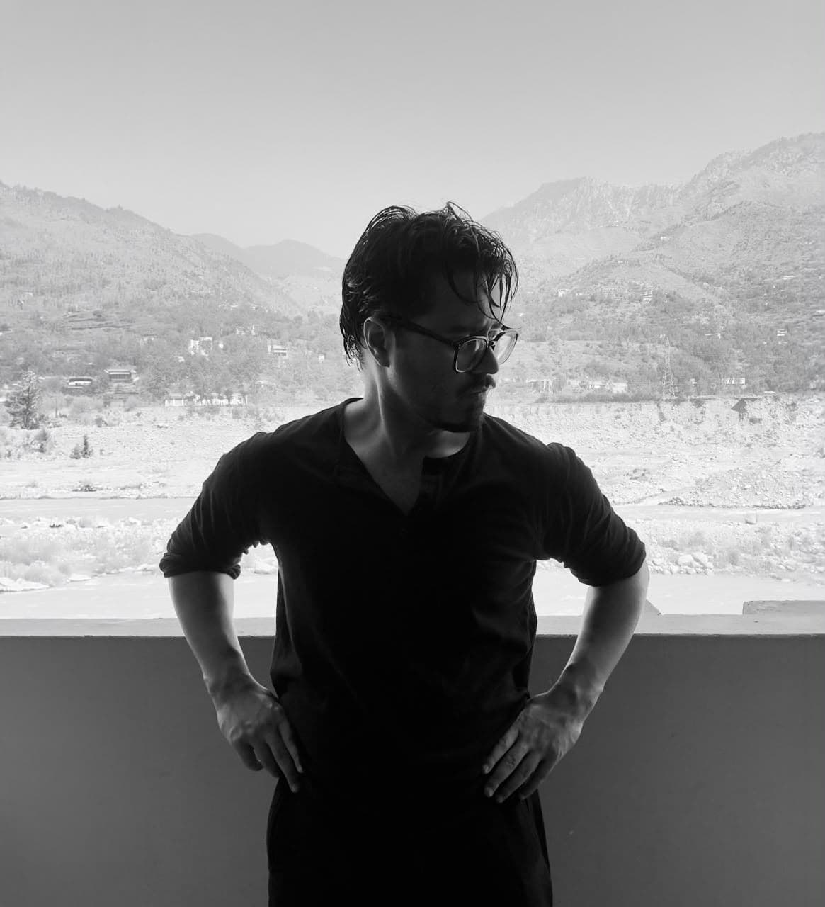 Faaiz Muzzammil on a balcony in Islamabad, the foothills and river valley behind him